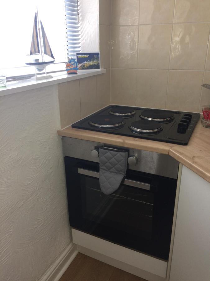 Lovely Little Flat By The Sea In คลีทอร์ปส์ ภายนอก รูปภาพ