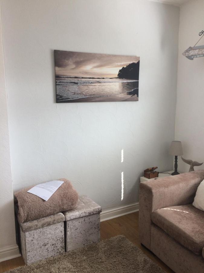 Lovely Little Flat By The Sea In คลีทอร์ปส์ ภายนอก รูปภาพ