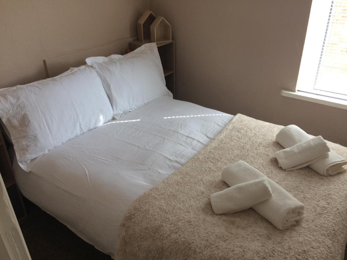Lovely Little Flat By The Sea In คลีทอร์ปส์ ภายนอก รูปภาพ